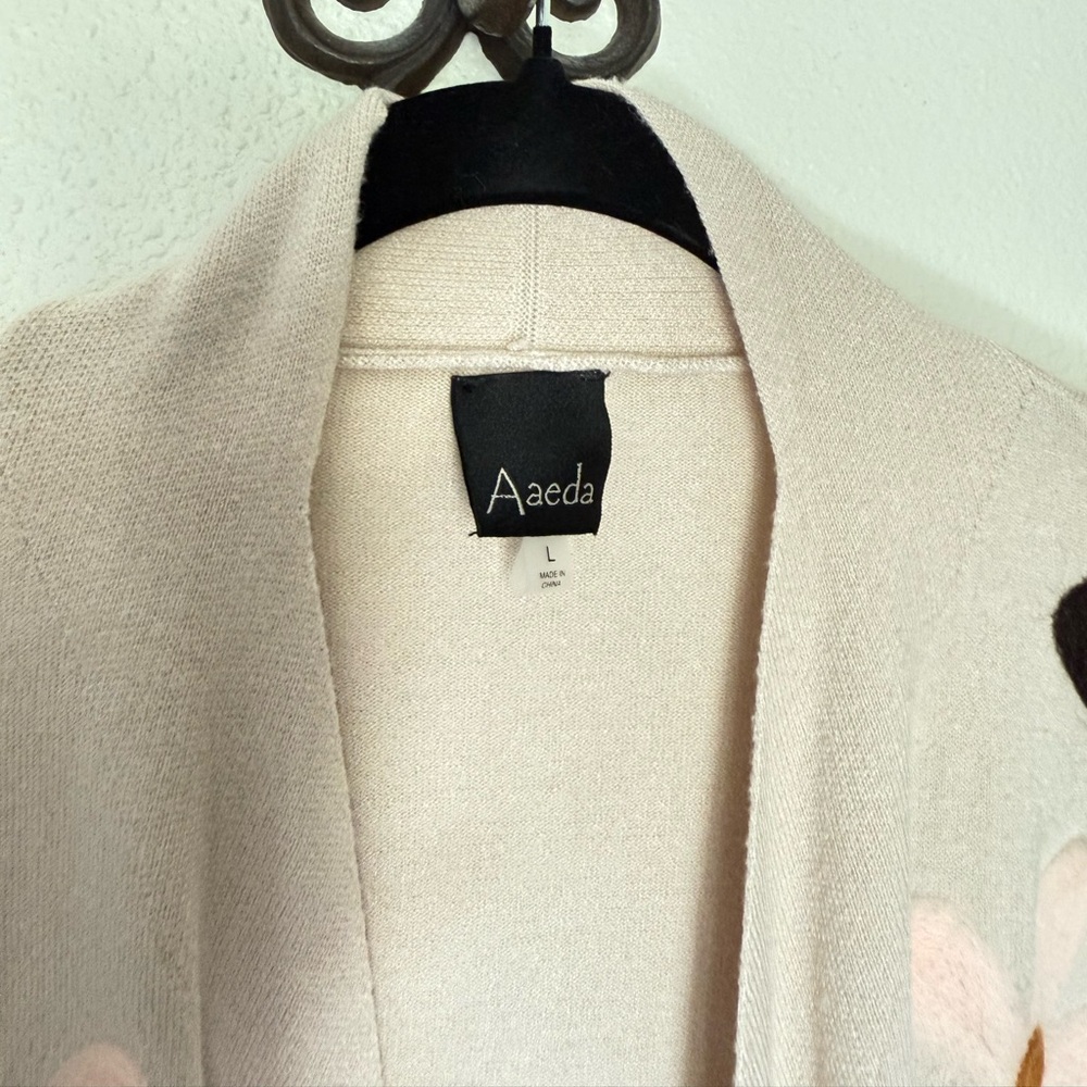 Aaeda Beige Cardigan with Floral Design - Picture 2 of 3